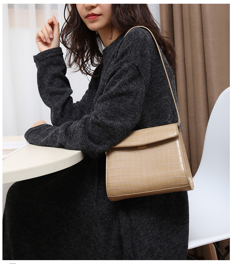 Balenciaga small square bag_08